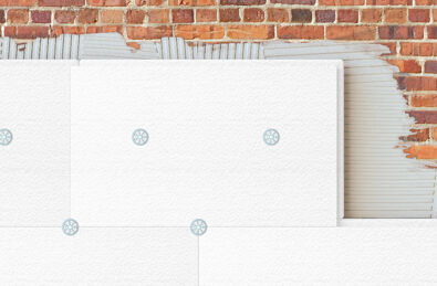 Fissaggio di pannelli isolanti per cappotto.