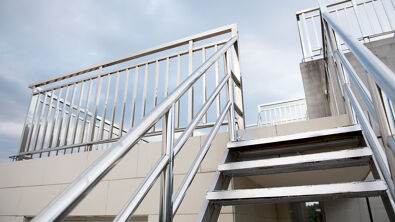 Gelanderbefestigung: So verankern Sie richtig auf Beton