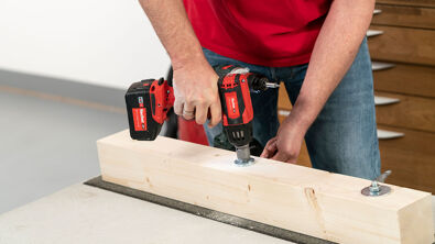 Holzbalken auf Beton befestigen: So gehen Profis vor