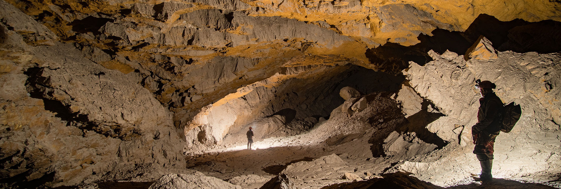 Secure hold in the abyss: When everything hangs on one anchor