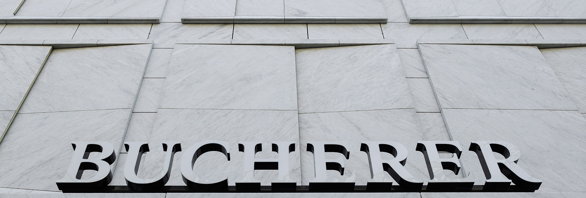 Undisturbed marble shine- thanks to invisible fastenings