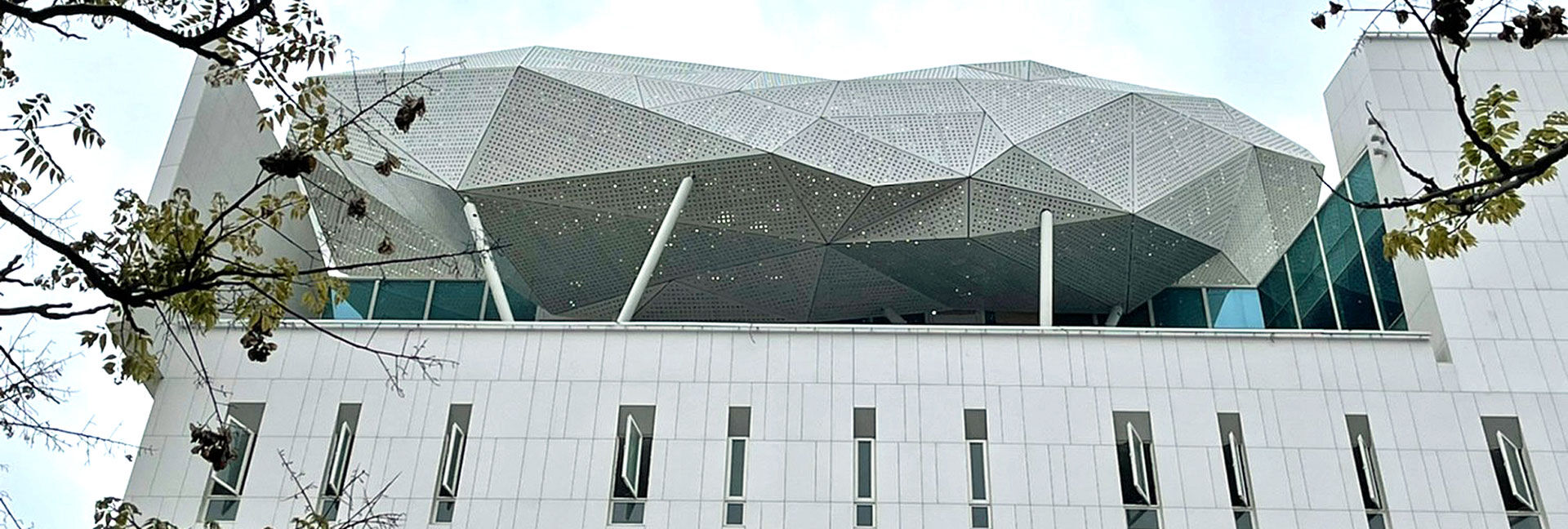 Strahlendes Gesicht für neue Kirche