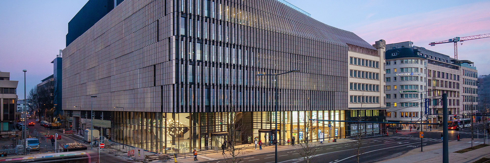 Fassade mit dynamischer Wirkung und festem Halt