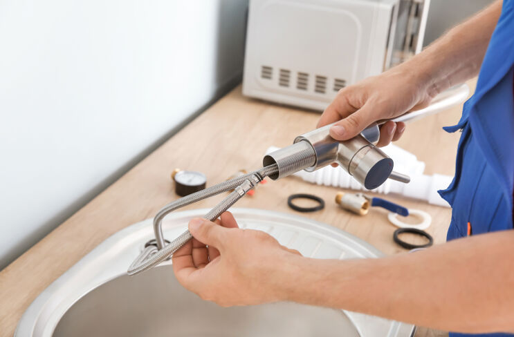 montaz baterii umywalkowej