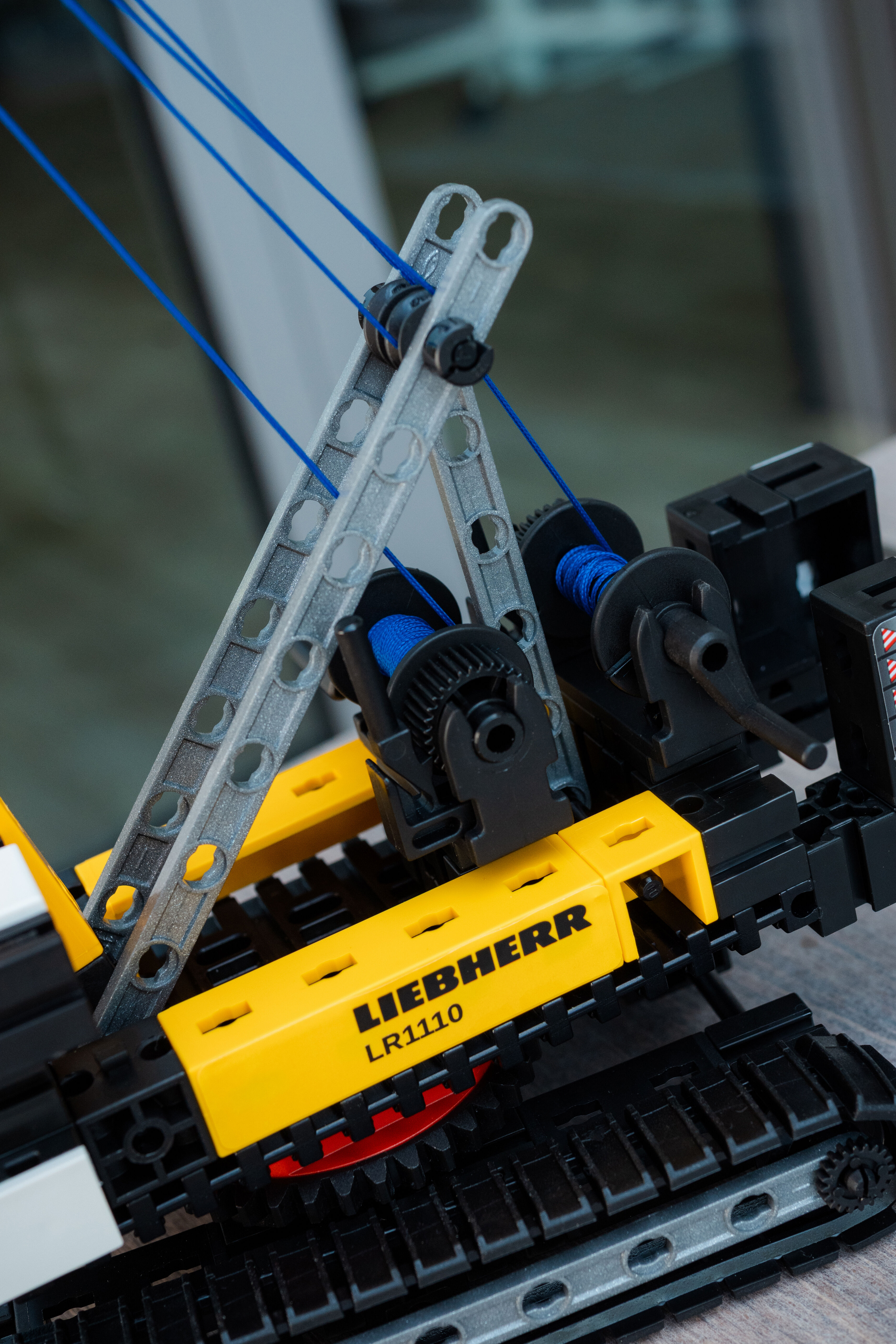 null: "Crawler Crane"